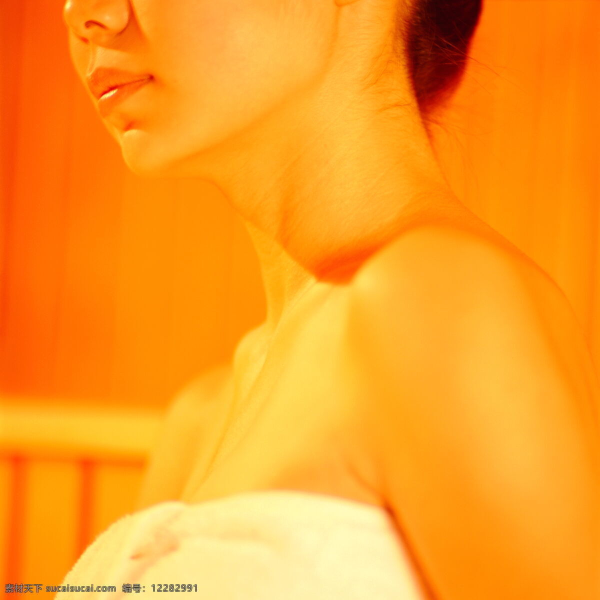 女人 颈部 特写 美容 养生 洗温泉 皮肤护理 养颜 温泉 洗浴 生活人物 人物图片