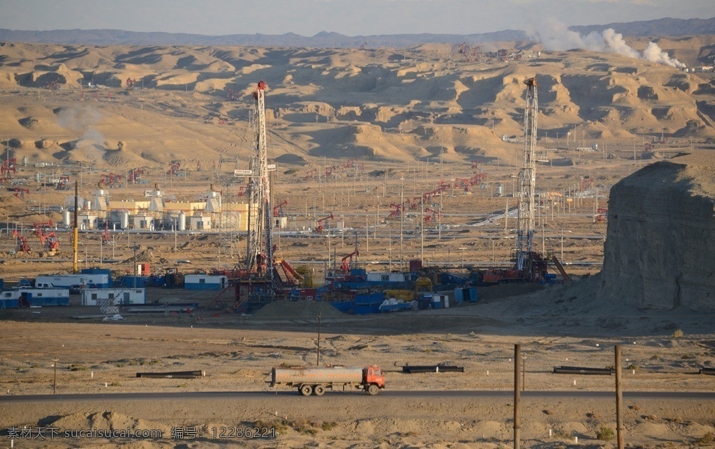 克拉玛依油田 石油开采 石油城 磕头机 新疆 工业生产 现代科技