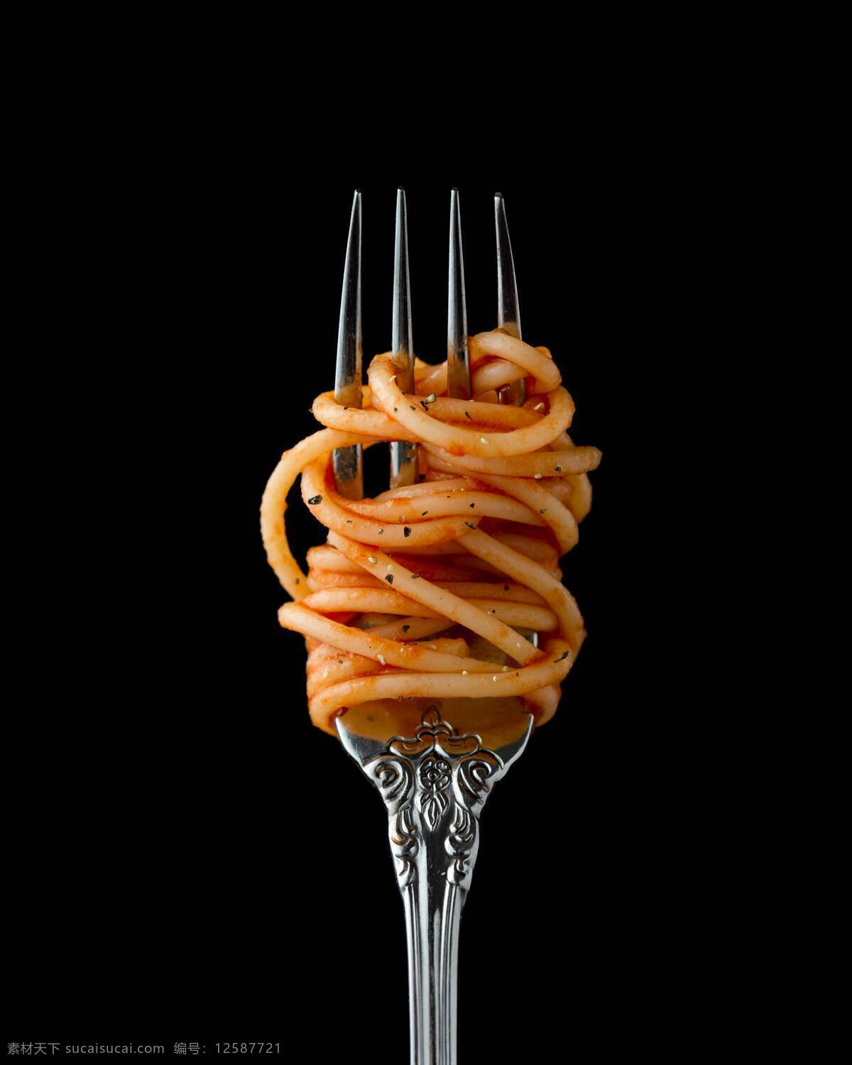 叉子和意面 叉子 意面 意大利面 西餐 美味 美食 西餐厅 海鲜意面 生活百科 生活素材
