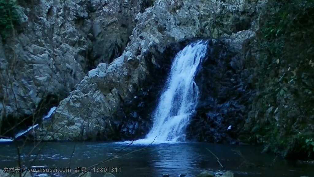 山间 瀑布 流淌 动态 视频 实拍 景色