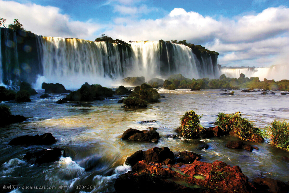 巴西 伊瓜苏瀑布 巨幅风景 伊瓜苏 瀑布 溪流 蓝天 白云 超清晰 自然景观 自然风景 摄影图库 300
