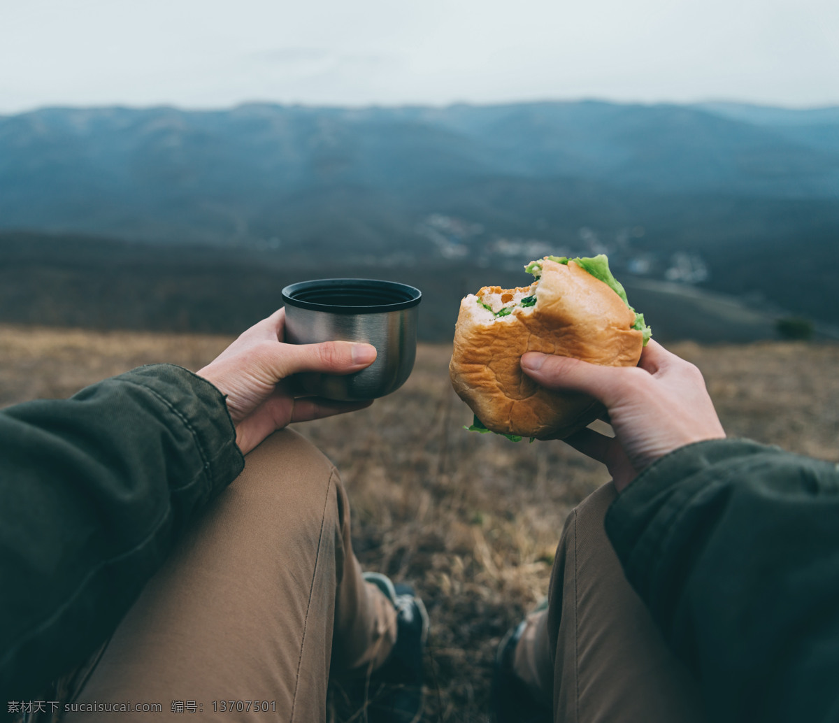 吃 汉堡包 男士 旅游 旅行 快餐 美食 食物 喝水 情侣图片 人物图片