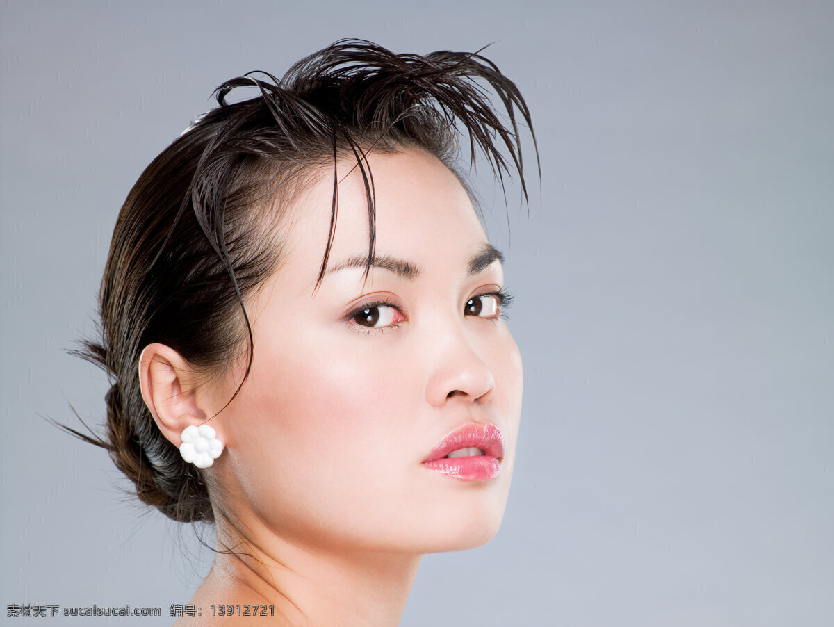 头发 湿 中国 美女图片 黑发 耳环 耳丁 亚洲女人 中国人 中国女性 美容 发型 护肤 女性 美女 女人 发型设计 养颜 保养 彩妆 弹性 美白肌肤 高清图片 人物图片