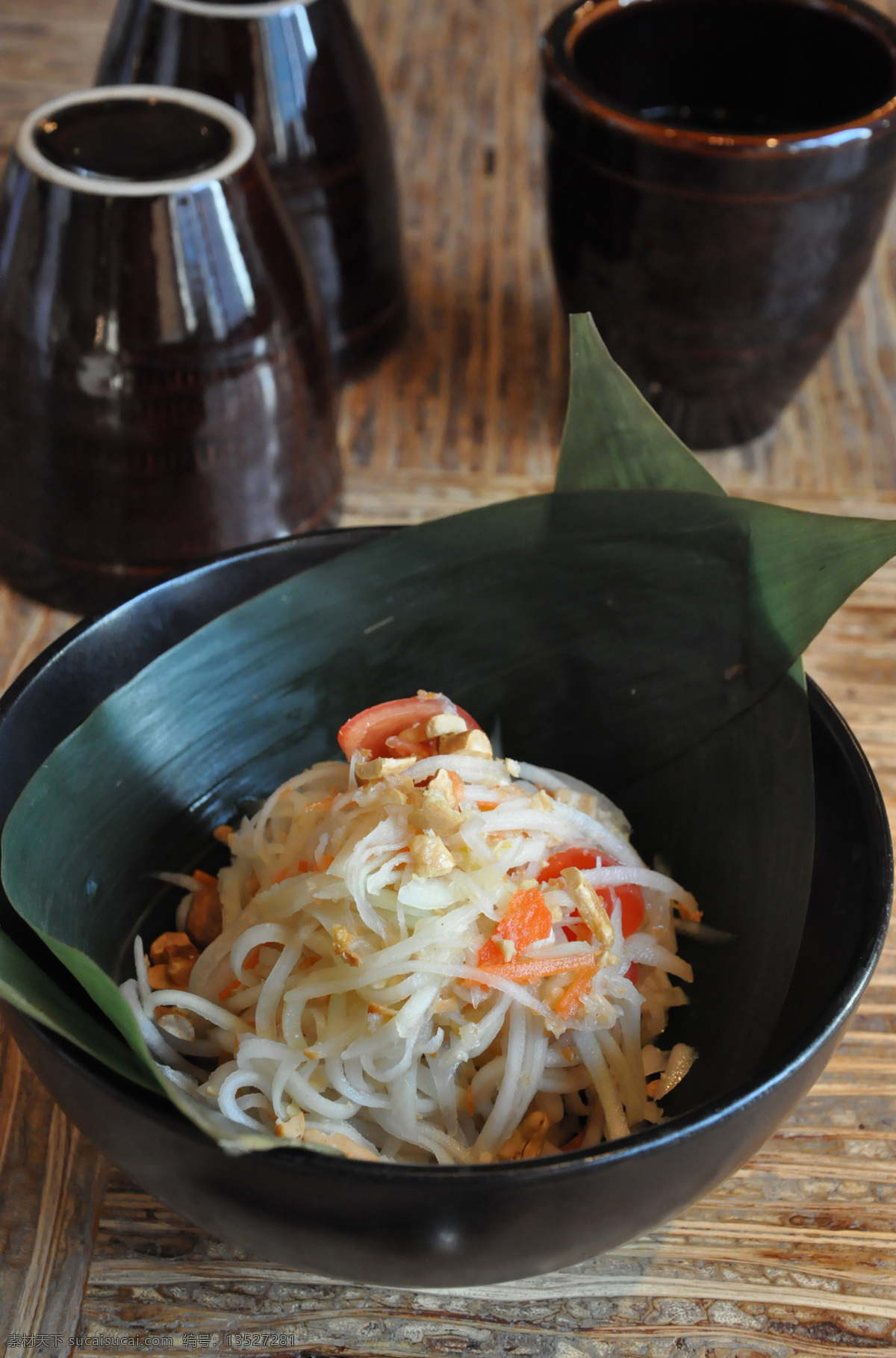 泰国木瓜沙拉 泰国美食 木瓜沙拉 木瓜 沙拉 美食 木桌 餐饮美食