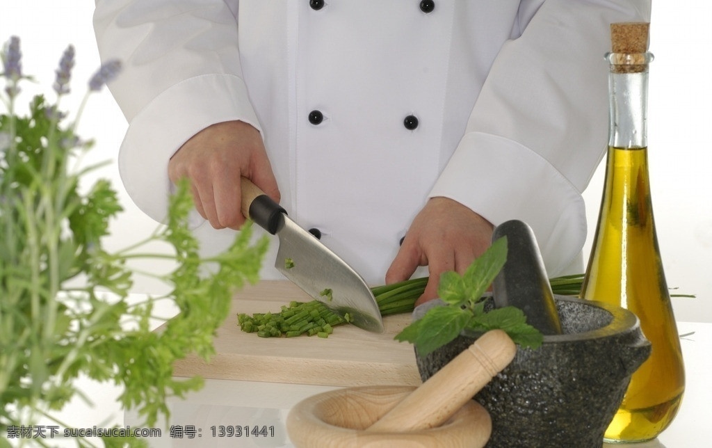 厨师切菜 切蔬菜 菜刀 切菜 刀切蔬菜 刀工展示 厨艺展示 职业人物 人物图库