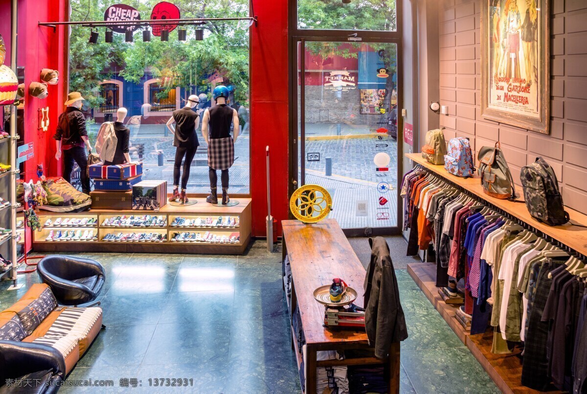 购物广场 购物商城 服装店 精品 零售 购物 店 衣服 陈列 展示 服装店设计 店面 生活百科 生活素材