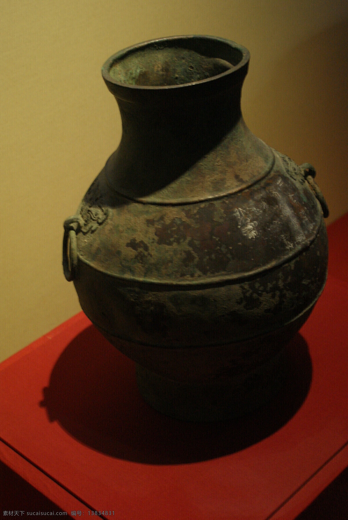 博物馆 传统文化 雕塑 工艺品 花瓶 文化艺术 文物 金属器皿 博物馆文物 西安博物馆 深色调 展览品 装饰素材 展示设计