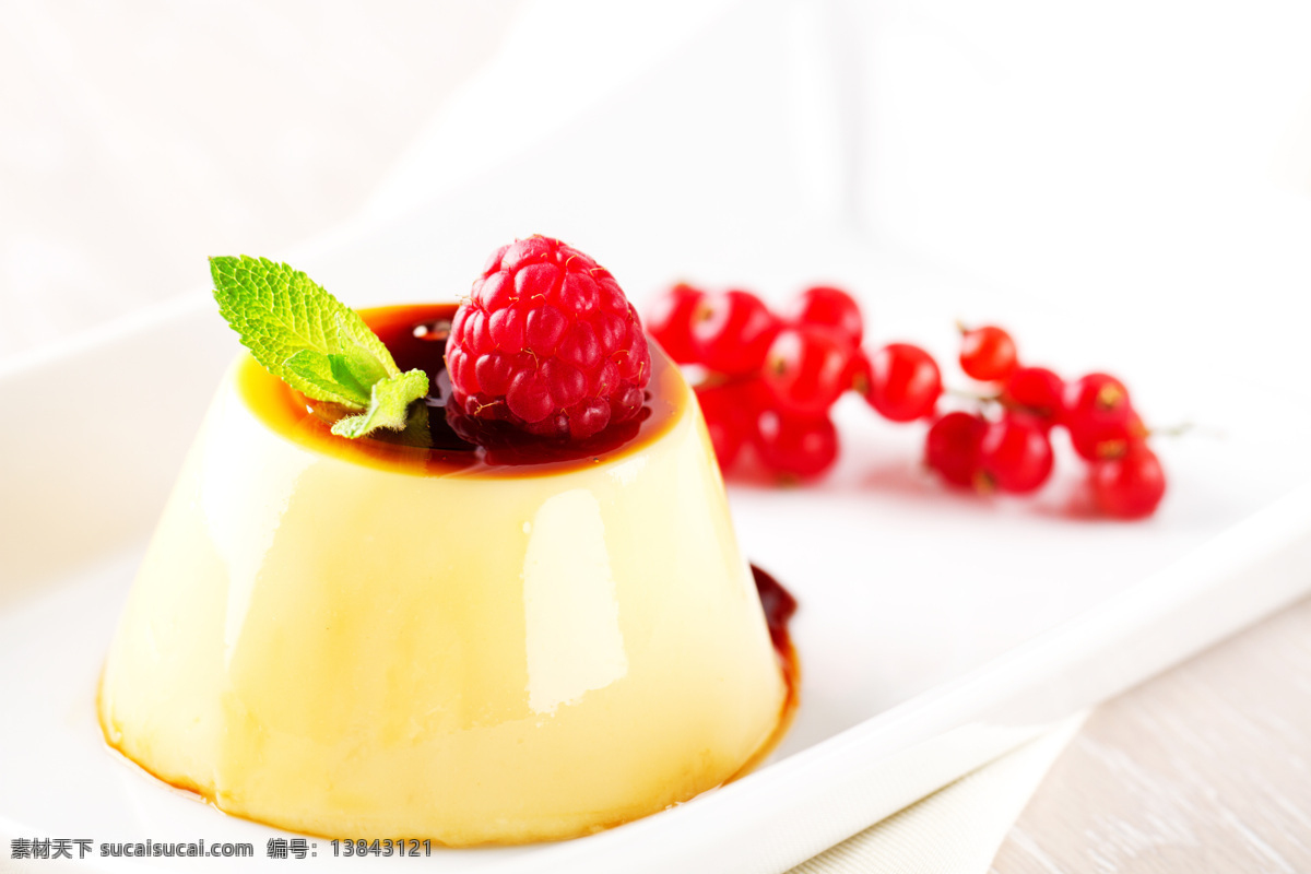 树莓 黄色 蛋糕 糕点 点心 烘焙食品 调料 食物原料 食材原料 食物摄影 餐饮美食 点心图片