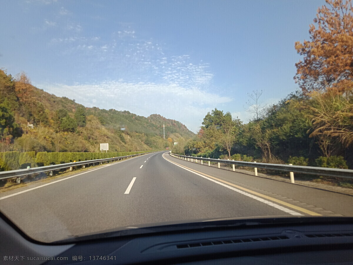 高速公路 上 秋天 高速公路上 美景 车内 蓝天 自然 自然景观 山水风景