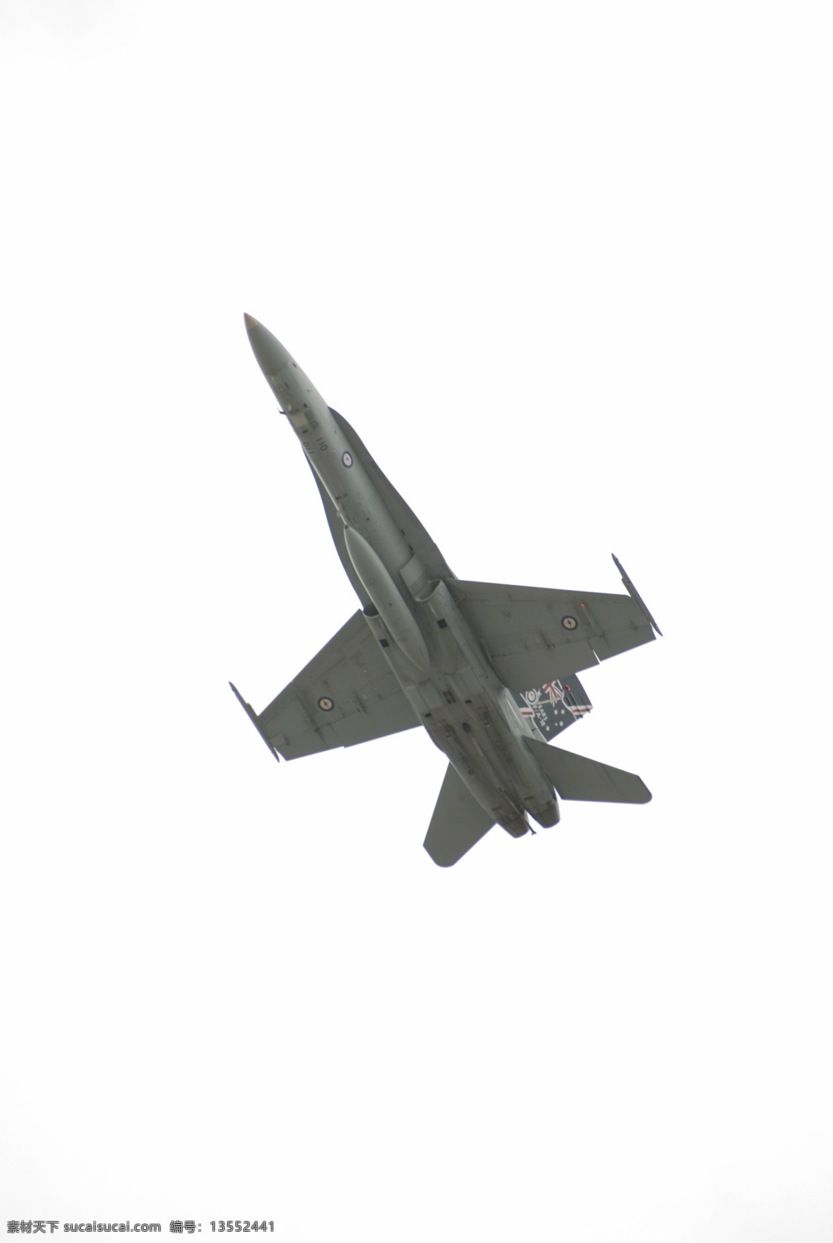 天空 中 飞行 战斗机 飞机 飞翔 高速 超音速 白云 喷气式 军事演习 摄影图 特写 高清图片 军事武器 现代科技