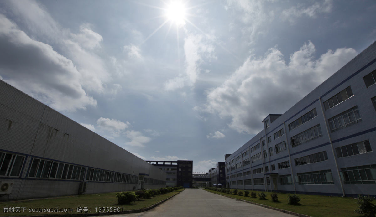 生产基地厂区 天空 云彩 太阳光 厂房 建筑景观 自然景观