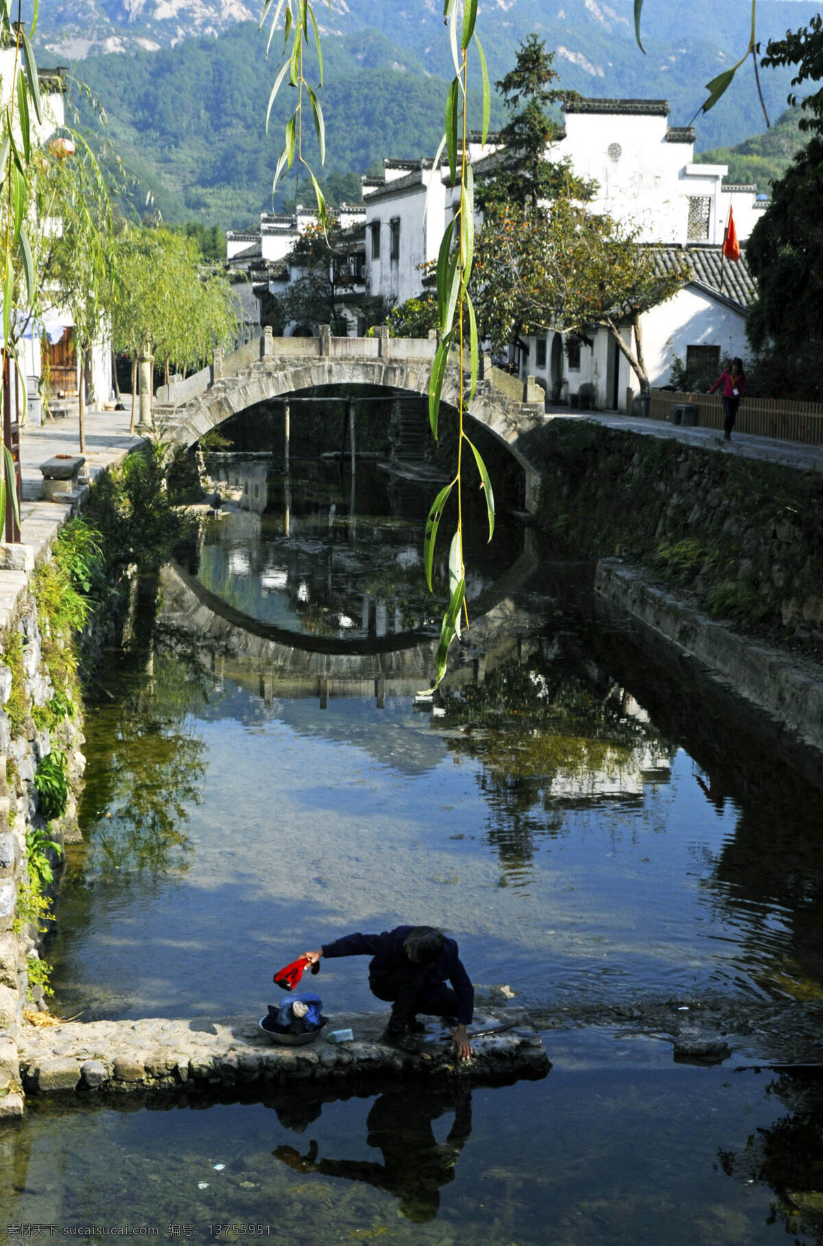 徽州绩溪 徽州 绩溪 小桥 倒影 流水 民居 洗衣 建筑景观 自然景观