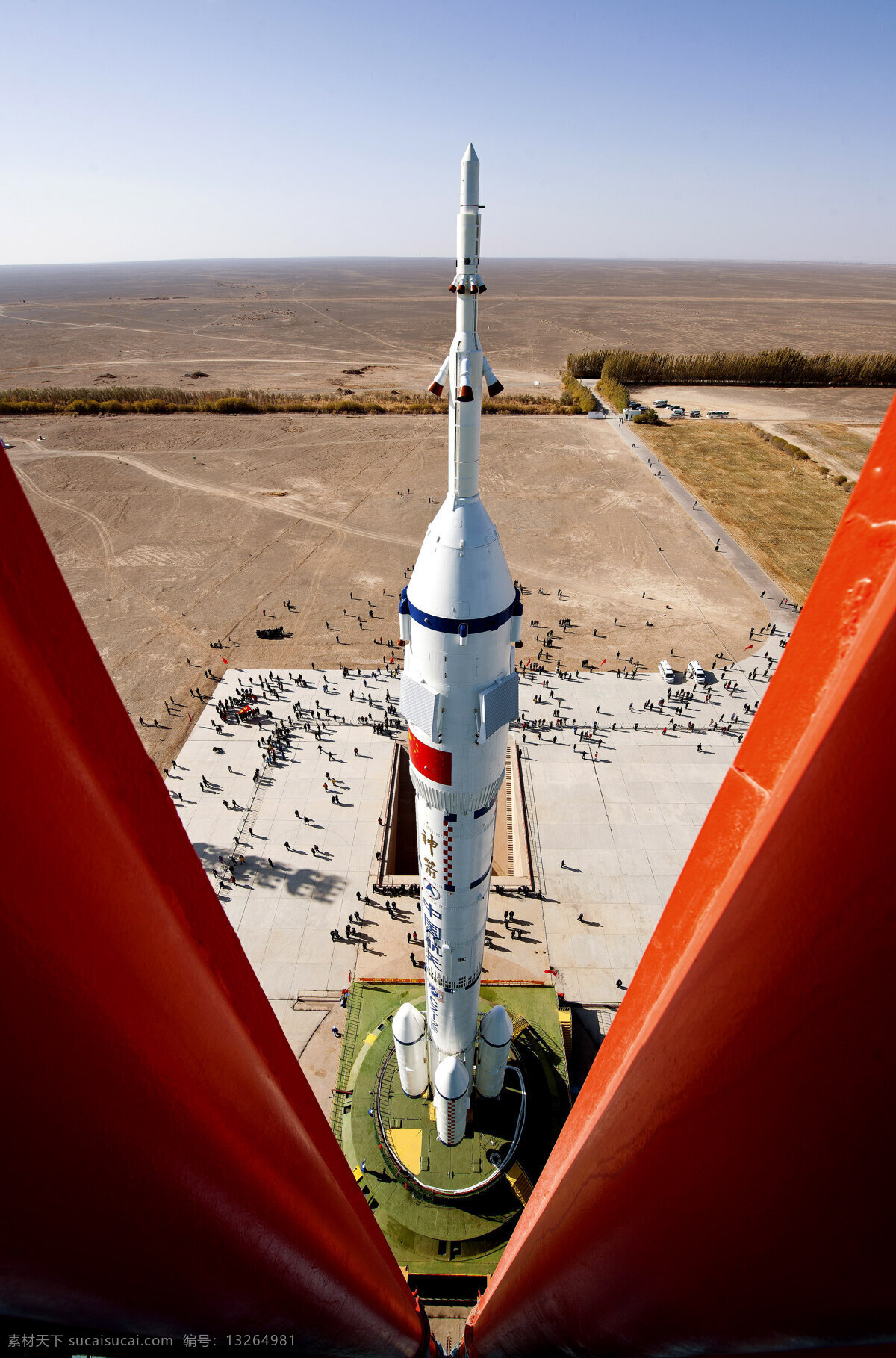 火箭 发射 酒泉 卫星 基地 神舟 点火 太空 航天 长征 神箭 发射场 宇宙 飞船 运载火箭 捆绑式火箭 科学研究 现代科技