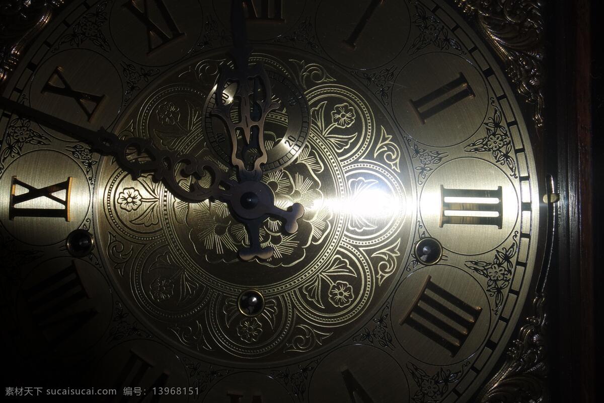 闹钟特写 复古钟表摄影 时钟闹钟 时钟 刻度 倒时计 时间 钟表 生活用品 闹表 定时 定时闹钟 秒表 怀表 手表 小闹钟 表 日期 金色 电子闹钟 办公室一角 生活百科 办公用品 办公环境 名表 早起 早晨 休息 睡觉 怀旧闹钟 钟表特写 艺术 底纹 艺术图片 创意图片 创意素材