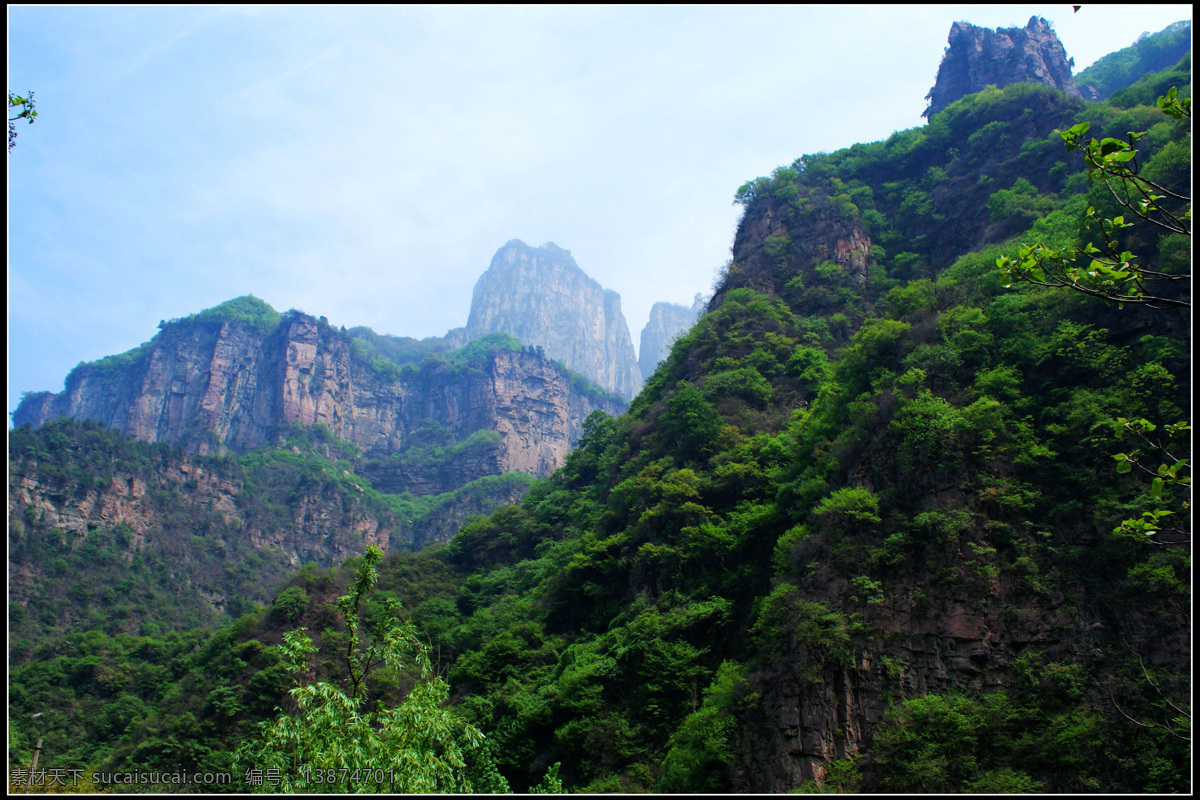 太行山风光 太行山 群峰 悬崖 峭壁 绿树 蓝天 自然风景 自然景观