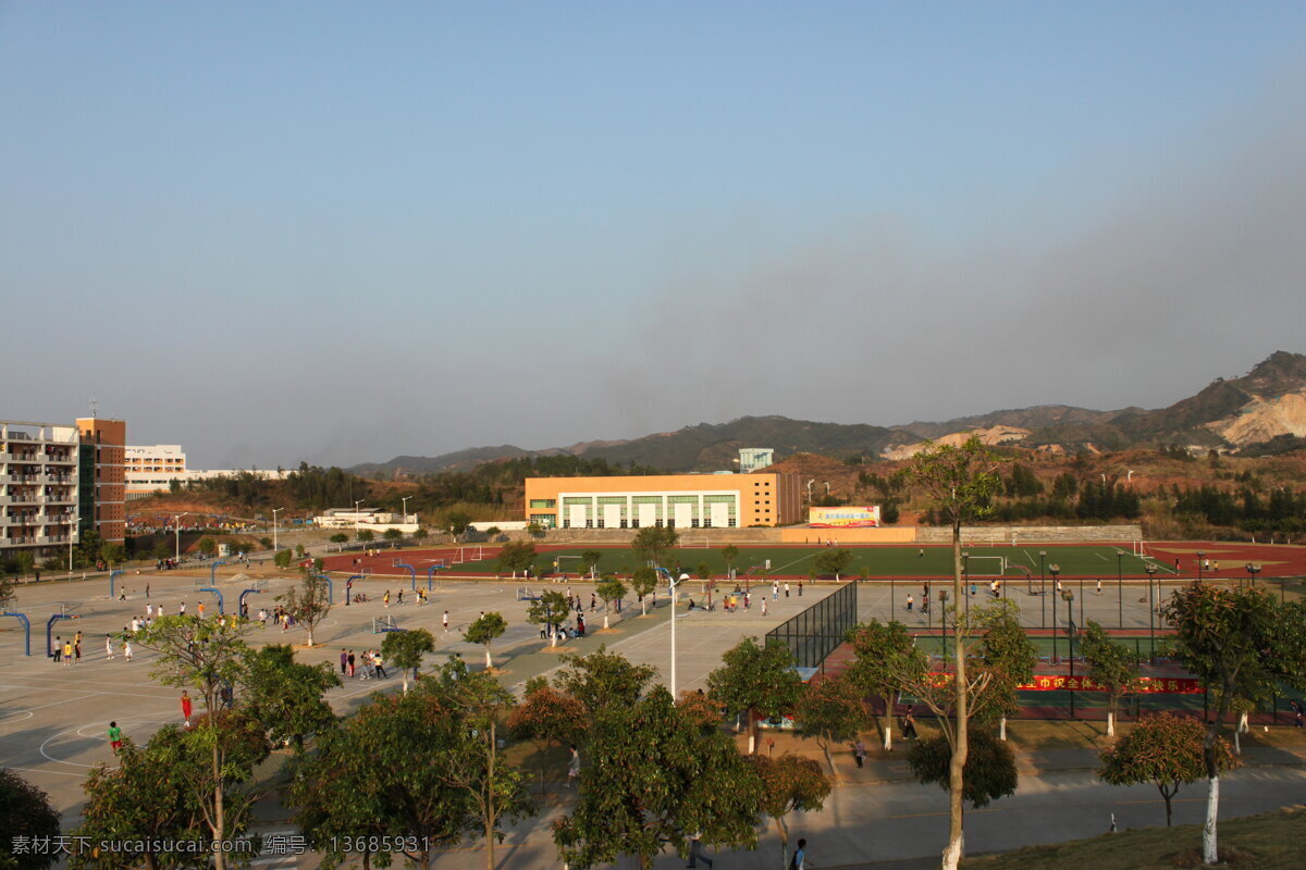 操场 大学 国内旅游 教学楼 篮球场 旅游摄影 跑道 校园 校园一角 广东 河源 职业 技术 学院 河职院 校园景色 学校 科学楼 校园绿化 足球场 矢量图 日常生活