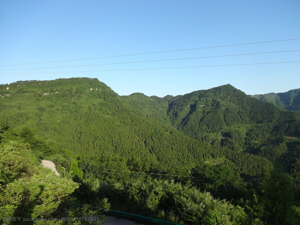 风景照片 绿油油 大山 大树 绿色 绵绵起伏 高山 蓝天 白云 山间小路 自然景观 自然风景