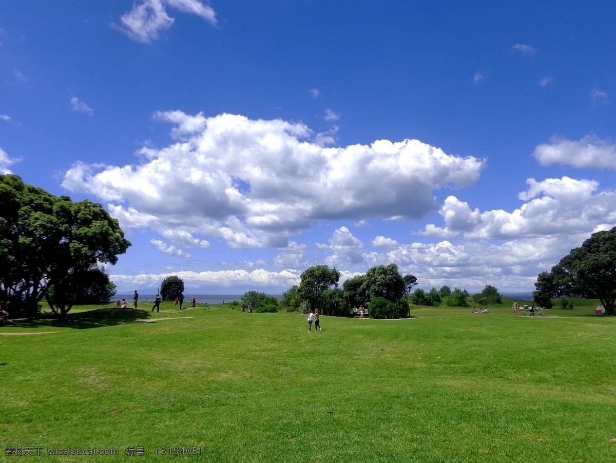 天空 蓝天 白云 云朵 大海 海水 海滨 绿树 绿地 草地 新西兰 风光 旅游摄影 国外旅游