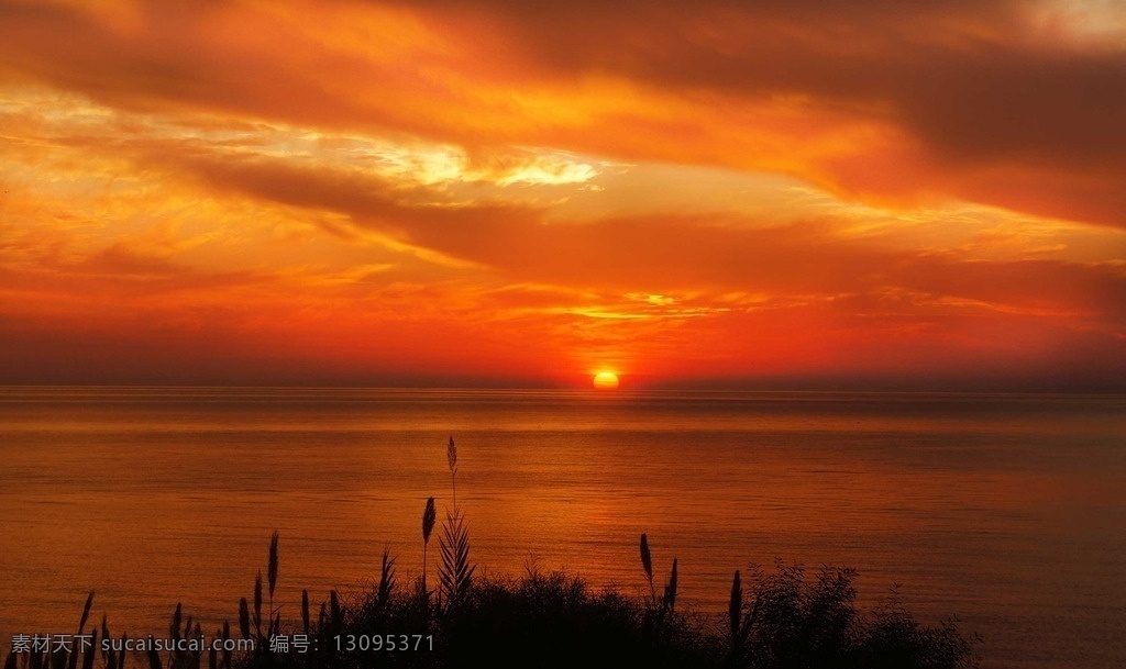 夕阳西下 日落 傍晚 晚霞 湖面 地平线 自然景观 自然风景