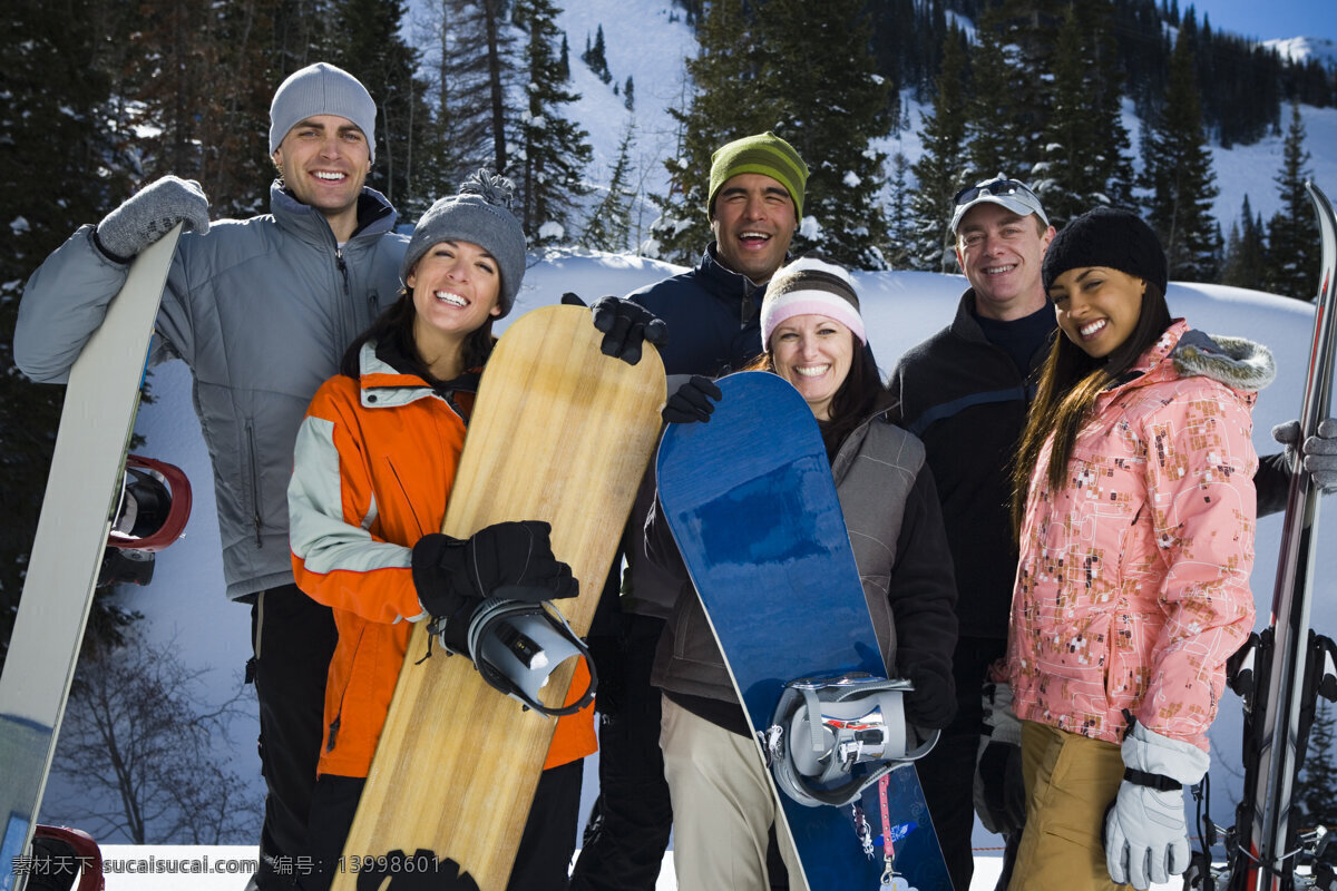 开心 一群 滑雪 人 滑雪场 运动 滑雪工具 滑雪服 人们 滑雪图片 生活百科