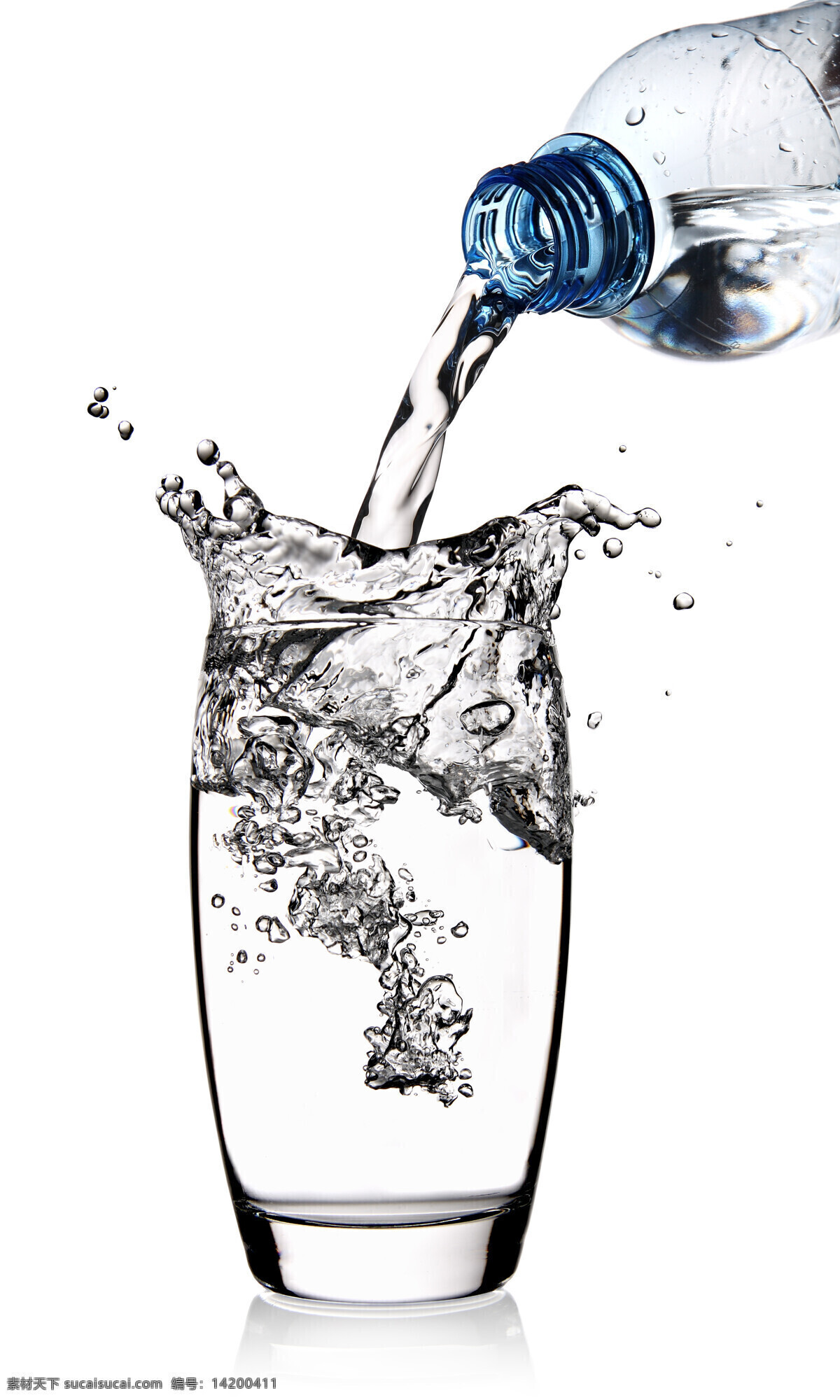 倒水 喝水 解渴 水瓶 矿泉水 蒸馏水倒水 饮用水 瓶子 水杯 杯子 酒 饮料 饮料酒水 餐饮美食