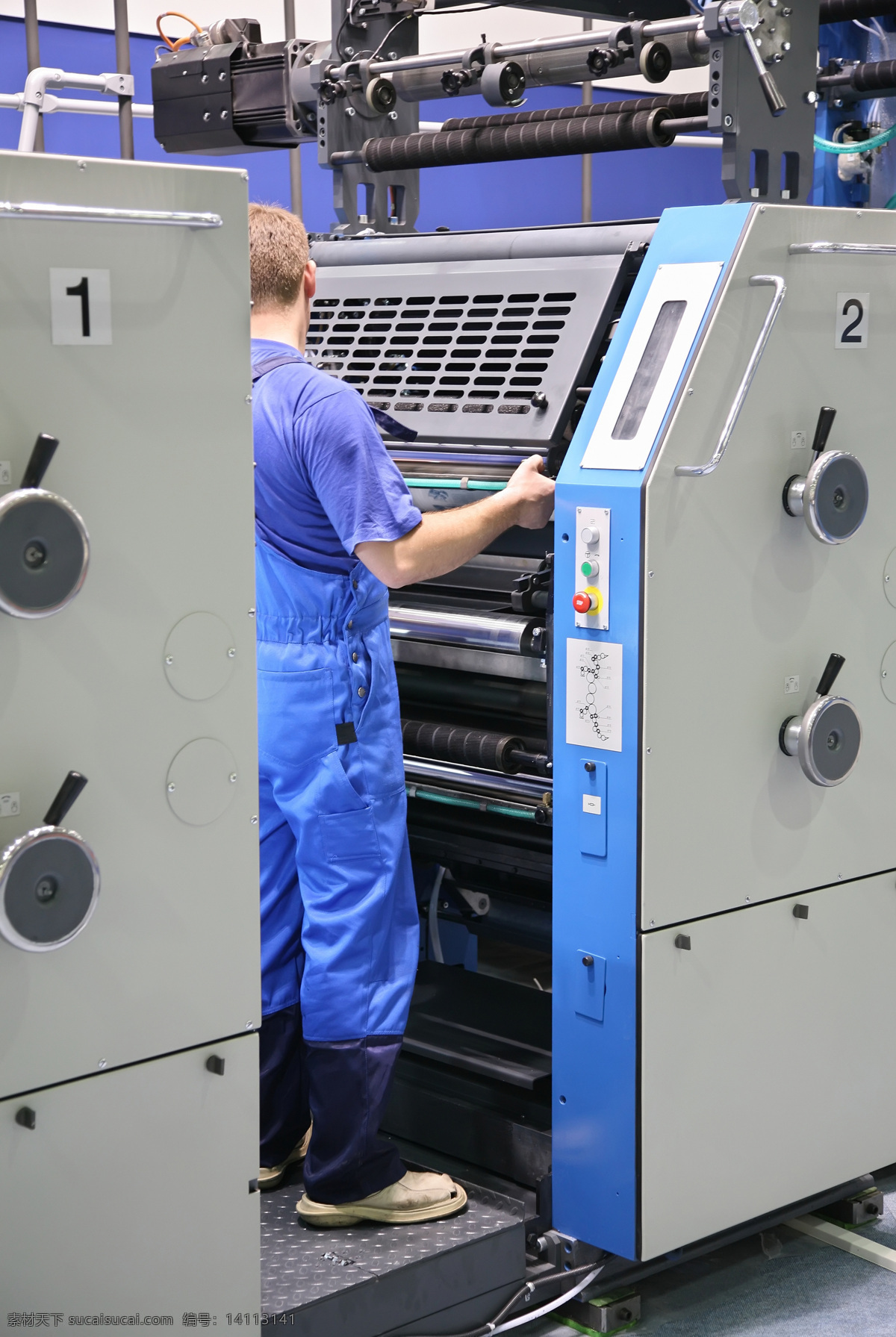 印刷厂 印刷机 彩印 彩色印刷机 胶印机 工人 工业生产 现代科技