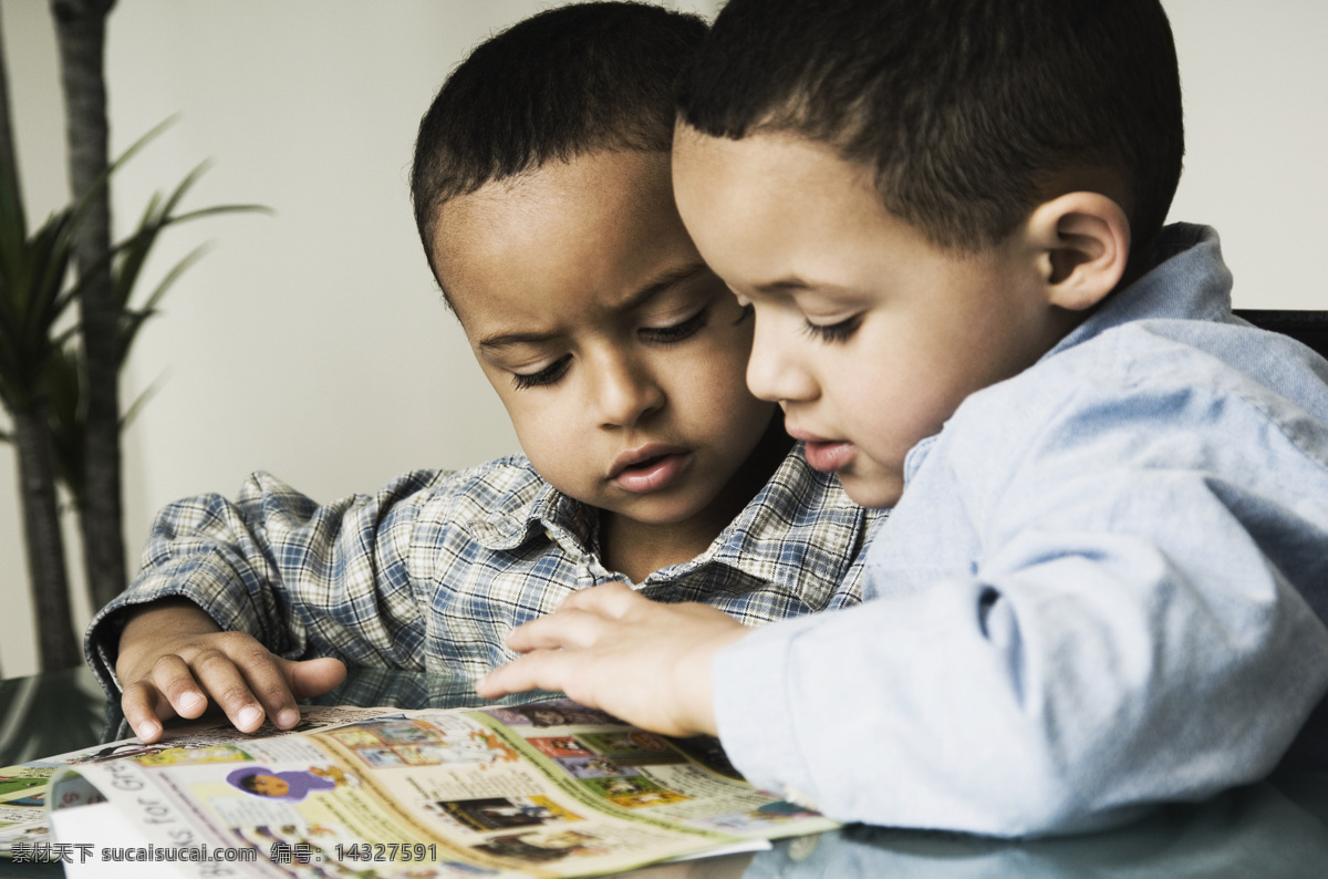 看书 外国 小孩 学习 儿童 孩子 外国儿童 少儿 儿童图片 人物图片