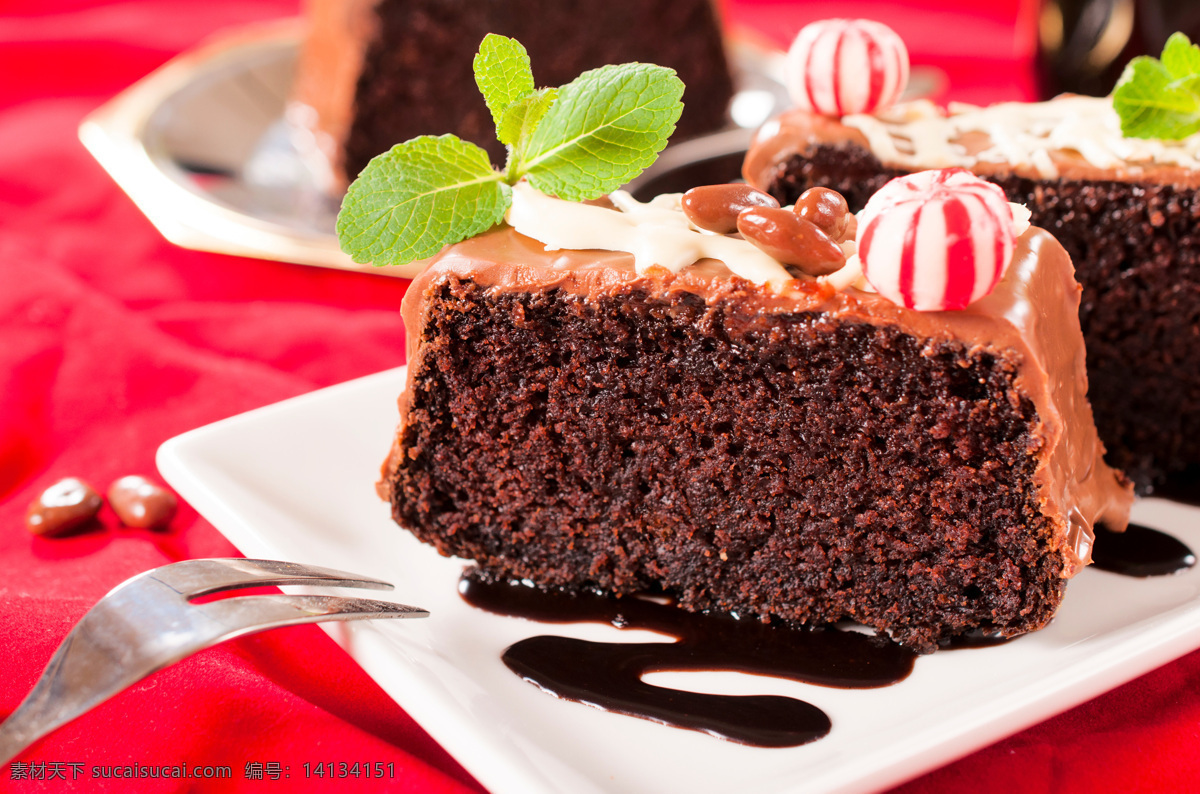 樱桃 巧克力 糕点 甜品 甜食 甜点 三角形蛋糕 餐饮美食 三角蛋糕 一块蛋糕 蛋糕 巧克力蛋糕 多层蛋糕 红色