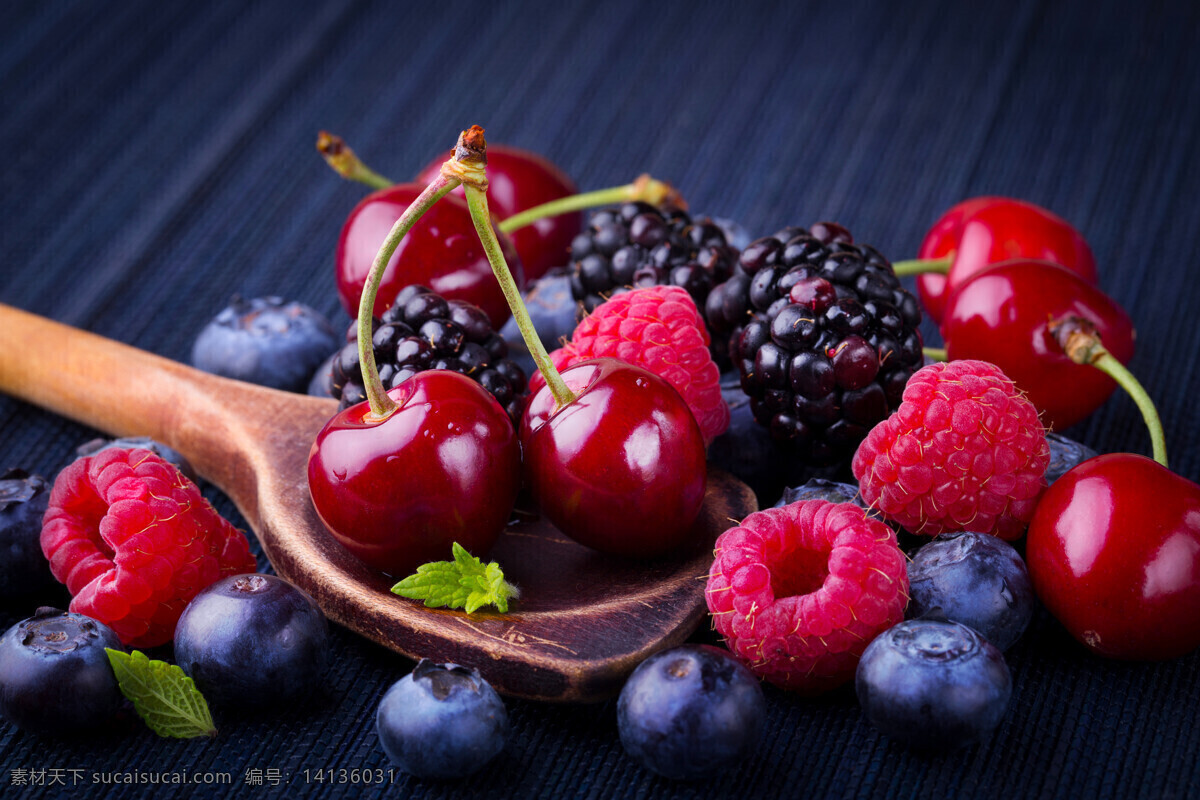 新鲜 水果 蓝莓 树莓 诱人美食 食物原料 食材原料 食物摄影 美食图片 餐饮美食