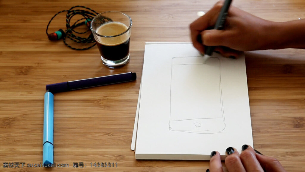 办公 桌上 画 草图 动态 视频 实拍 办公桌 画草图 人物 咖啡